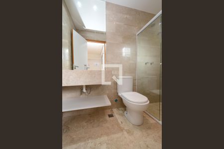 Casa de condomínio à venda com 300m², 4 quartos e 4 vagasBanheiro da Suíte 2