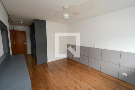 Casa de condomínio à venda com 300m², 4 quartos e 4 vagasSuíte 3