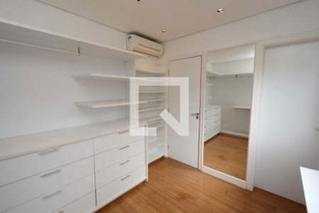 Casa de condomínio à venda com 300m², 4 quartos e 4 vagasSuíte 2