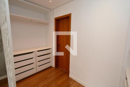 Casa de condomínio à venda com 300m², 4 quartos e 4 vagasCloset da suíte 1