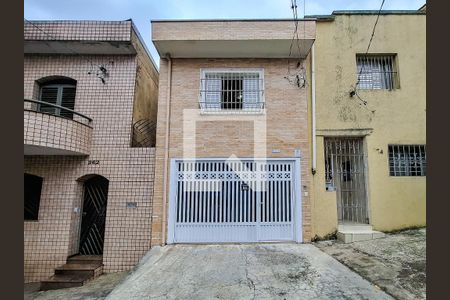 Casa à venda com 100m², 2 quartos e 1 vaga Casa à venda com 100m², 2 quartos e 1 vagaFachada