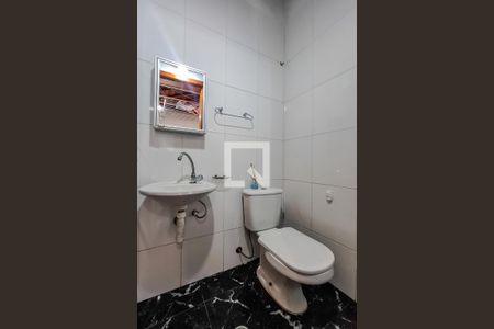 Casa à venda com 100m², 2 quartos e 1 vaga Casa à venda com 100m², 2 quartos e 1 vagaBanheiro de Serviço