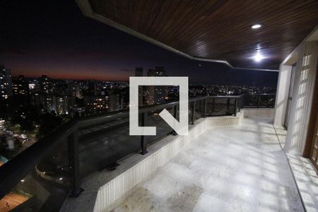 Apartamento para alugar com 3 quartos, 244m² em Vila Suzana, São Paulo