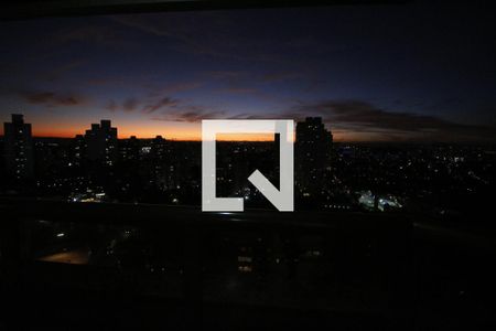 Apartamento para alugar com 3 quartos, 244m² em Vila Suzana, São Paulo