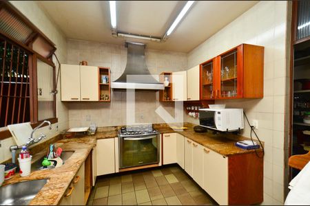 Casa à venda com 263m², 5 quartos e 4 vagasCozinha