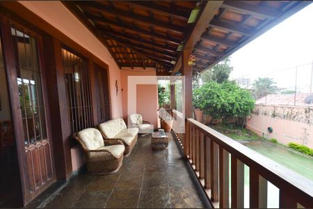 Casa à venda com 263m², 5 quartos e 4 vagasVaranda