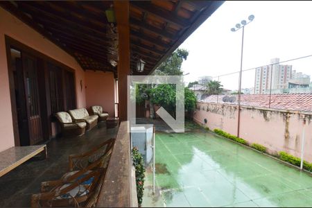 Casa à venda com 263m², 5 quartos e 4 vagasVaranda