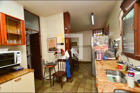 Casa à venda com 263m², 5 quartos e 4 vagasCozinha