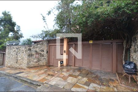 Casa à venda com 263m², 5 quartos e 4 vagasFachada