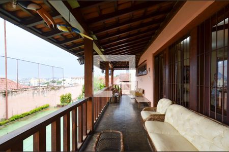 Casa à venda com 263m², 5 quartos e 4 vagasVaranda