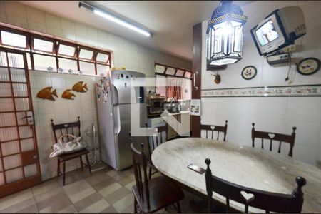 Casa à venda com 263m², 5 quartos e 4 vagasCozinha