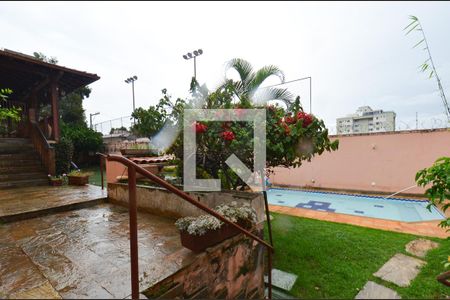 Casa à venda com 263m², 5 quartos e 4 vagasArea piscina