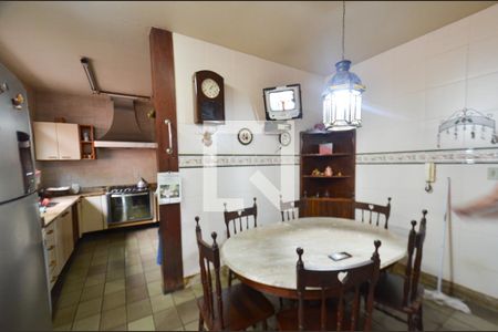 Casa à venda com 263m², 5 quartos e 4 vagasCozinha