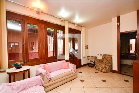 Sala de estar de casa à venda com 5 quartos, 263m² em Santa Tereza, Belo Horizonte