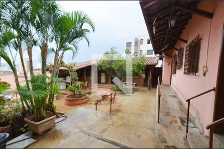 Casa à venda com 263m², 5 quartos e 4 vagasArea externa