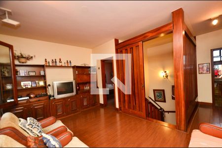 Casa à venda com 263m², 5 quartos e 4 vagasSala piso superior