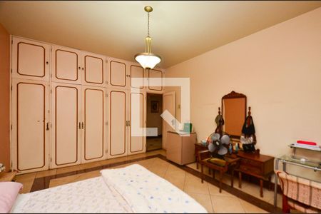 Casa à venda com 263m², 5 quartos e 4 vagasQuarto2