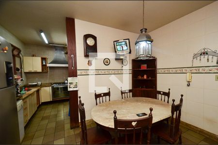 Casa à venda com 263m², 5 quartos e 4 vagasCozinha