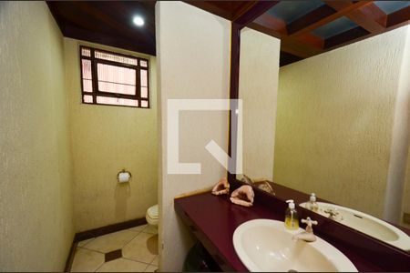 Casa à venda com 263m², 5 quartos e 4 vagasBanheiro social2