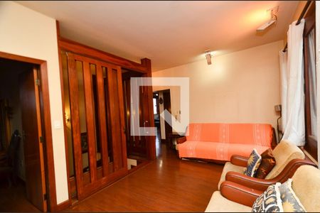 Casa à venda com 263m², 5 quartos e 4 vagasSala piso superior