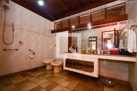 Casa à venda com 263m², 5 quartos e 4 vagasBanheiro social