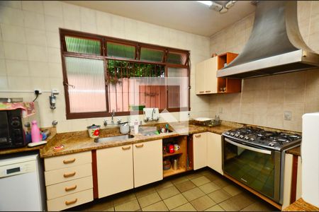 Casa à venda com 263m², 5 quartos e 4 vagasCozinha