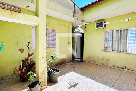 Casa à venda com 287m², 3 quartos e 4 vagas Casa à venda com 287m², 3 quartos e 4 vagasQuintal