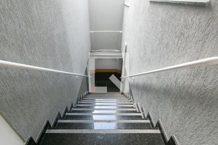 Casa de condomínio para alugar com 40m², 2 quartos e 1 vagaEscada / Garagem