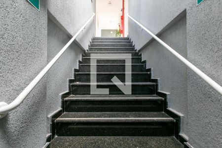 Casa de condomínio para alugar com 40m², 2 quartos e 1 vagaEscada / Garagem