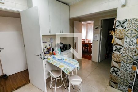 Apartamento para alugar com 185m², 4 quartos e 3 vagas Apartamento para alugar com 185m², 4 quartos e 3 vagasCozinha - Armários