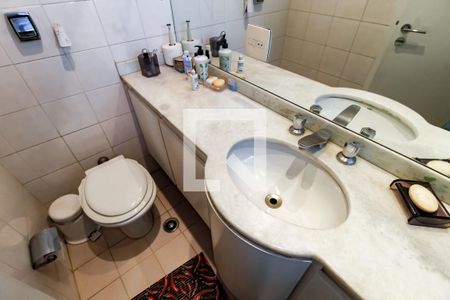 Apartamento para alugar com 185m², 4 quartos e 3 vagas Apartamento para alugar com 185m², 4 quartos e 3 vagasBanheiro da Suíte 1