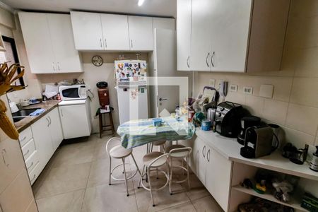 Apartamento para alugar com 185m², 4 quartos e 3 vagas Apartamento para alugar com 185m², 4 quartos e 3 vagasCozinha - Armários