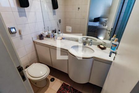 Apartamento para alugar com 185m², 4 quartos e 3 vagas Apartamento para alugar com 185m², 4 quartos e 3 vagasBanheiro da Suíte 1