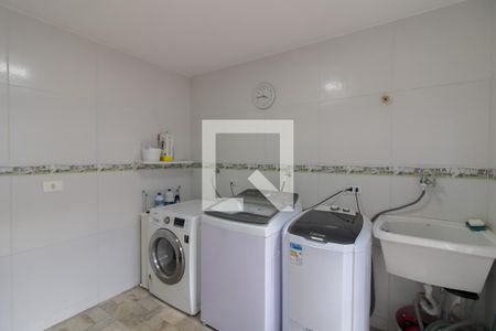 Casa à venda com 300m², 4 quartos e 2 vagas Casa à venda com 300m², 4 quartos e 2 vagasÁrea de Serviço