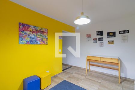 Casa à venda com 300m², 4 quartos e 2 vagas Casa à venda com 300m², 4 quartos e 2 vagasSala