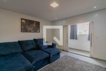 Casa à venda com 300m², 4 quartos e 2 vagas Casa à venda com 300m², 4 quartos e 2 vagasSala de TV