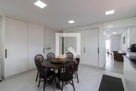 Casa à venda com 300m², 4 quartos e 2 vagas Casa à venda com 300m², 4 quartos e 2 vagasCozinha