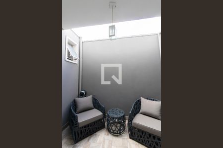 Casa à venda com 300m², 4 quartos e 2 vagas Casa à venda com 300m², 4 quartos e 2 vagasVaranda da Sala