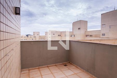 Apartamento à venda com 327m², 4 quartos e 3 vagas Apartamento à venda com 327m², 4 quartos e 3 vagasVaranda pt1