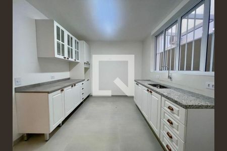 Casa à venda com 195m², 3 quartos e 2 vagas