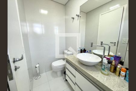 Apartamento à venda com 124m², 3 quartos e 2 vagas Apartamento à venda com 124m², 3 quartos e 2 vagasBanheiro da Suíte 1