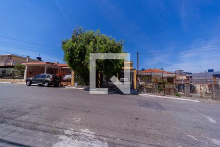 Casa à venda com 250m², 5 quartos e 4 vagas Casa à venda com 250m², 5 quartos e 4 vagasFachada