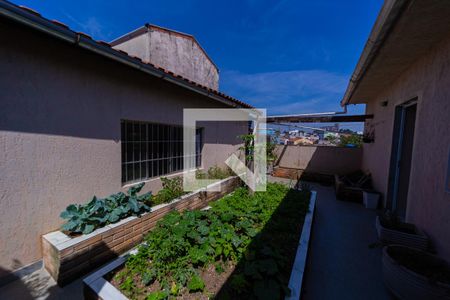 Casa à venda com 250m², 5 quartos e 4 vagas Casa à venda com 250m², 5 quartos e 4 vagasTerraço