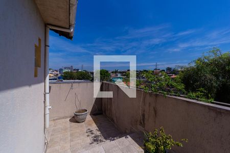 Casa à venda com 250m², 5 quartos e 4 vagas Casa à venda com 250m², 5 quartos e 4 vagasTerraço