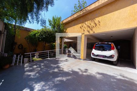 Casa à venda com 250m², 5 quartos e 4 vagas Casa à venda com 250m², 5 quartos e 4 vagasGaragem