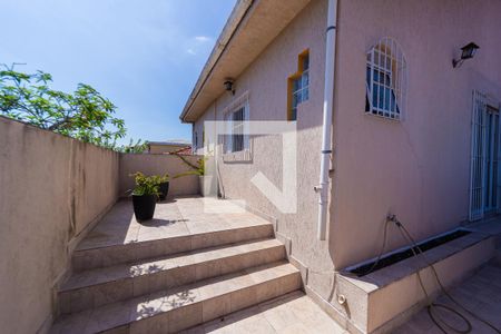 Casa à venda com 250m², 5 quartos e 4 vagas Casa à venda com 250m², 5 quartos e 4 vagasTerraço