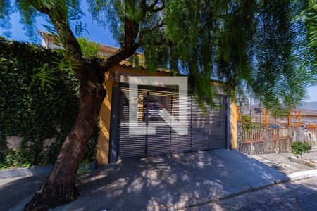 Casa à venda com 250m², 5 quartos e 4 vagas Casa à venda com 250m², 5 quartos e 4 vagasFachada