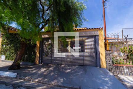 Casa à venda com 250m², 5 quartos e 4 vagas Casa à venda com 250m², 5 quartos e 4 vagasFachada