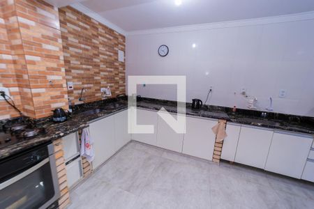 Casa à venda com 250m², 5 quartos e 4 vagas Casa à venda com 250m², 5 quartos e 4 vagasCozinha