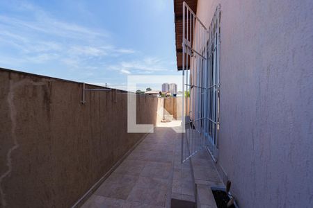 Casa à venda com 250m², 5 quartos e 4 vagas Casa à venda com 250m², 5 quartos e 4 vagasTerraço